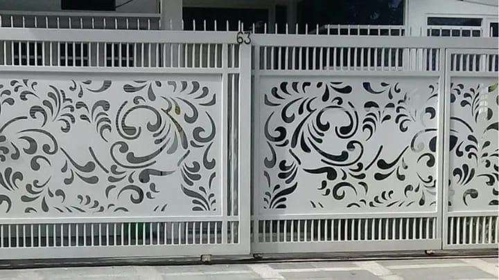 Custom Iron Fence with Ornamental Design