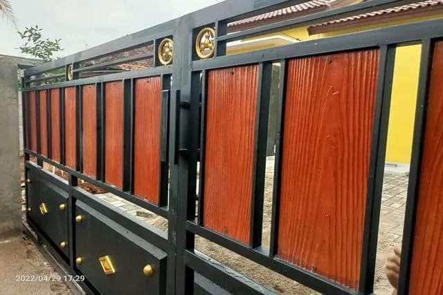 Fabrication & Installation of Custom Iron Fences
